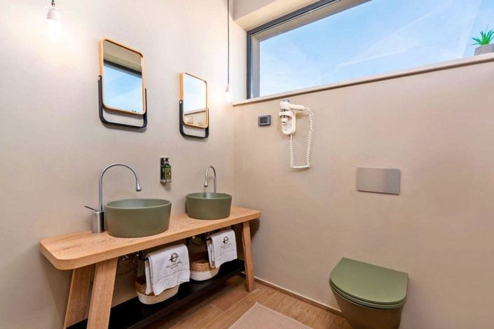 Image No.25-3 Bed Property for sale