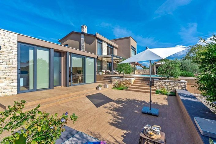 Image No.8-3 Bed Property for sale