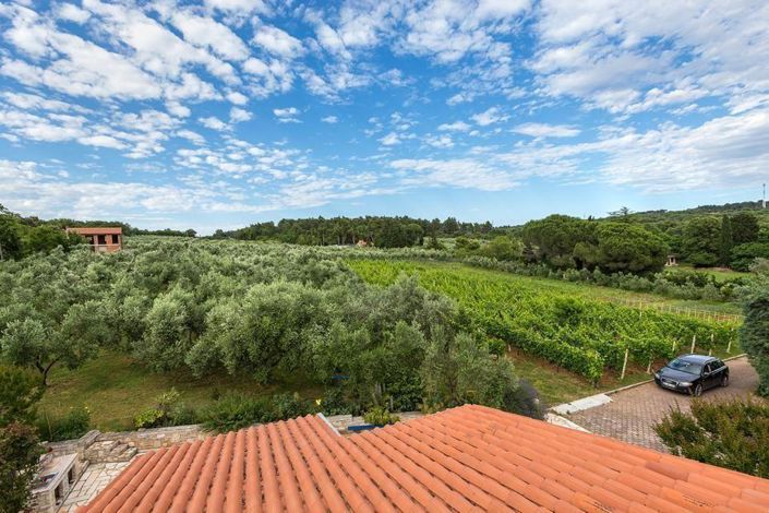 Image No.10-4 Bed Property for sale