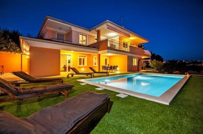 Image No.1-4 Bed Property for sale