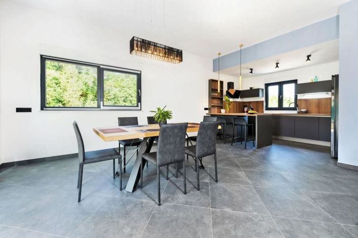 Image No.16-2 Bed Property for sale