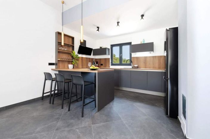 Image No.17-2 Bed Property for sale