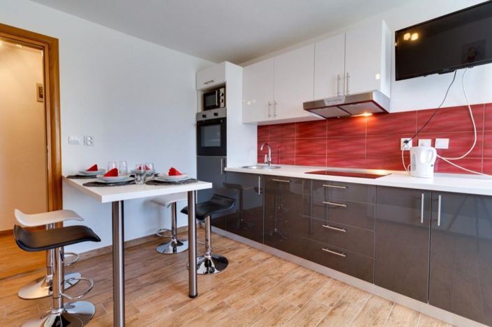 Image No.24-9 Bed Property for sale