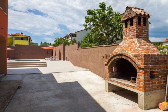 Image No.7-9 Bed Property for sale