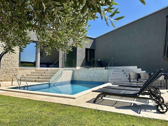 Image No.1-Propriété de 6 chambres à vendre à Umag