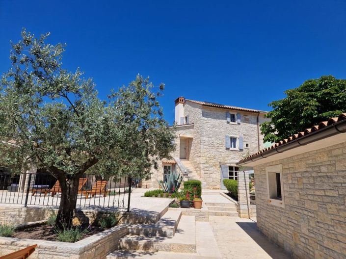 Image No.12-4 Bed Property for sale