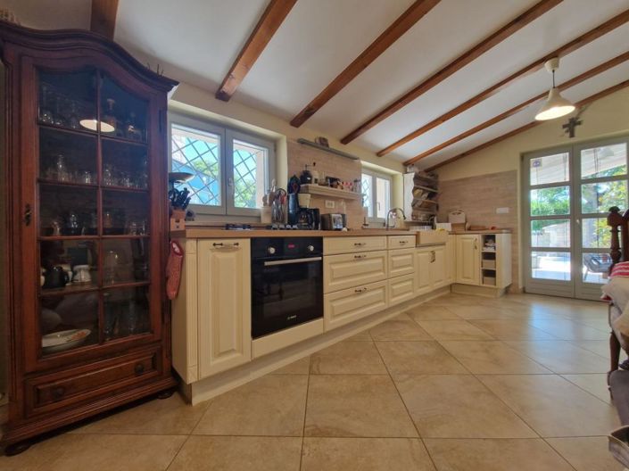 Image No.20-4 Bed Property for sale