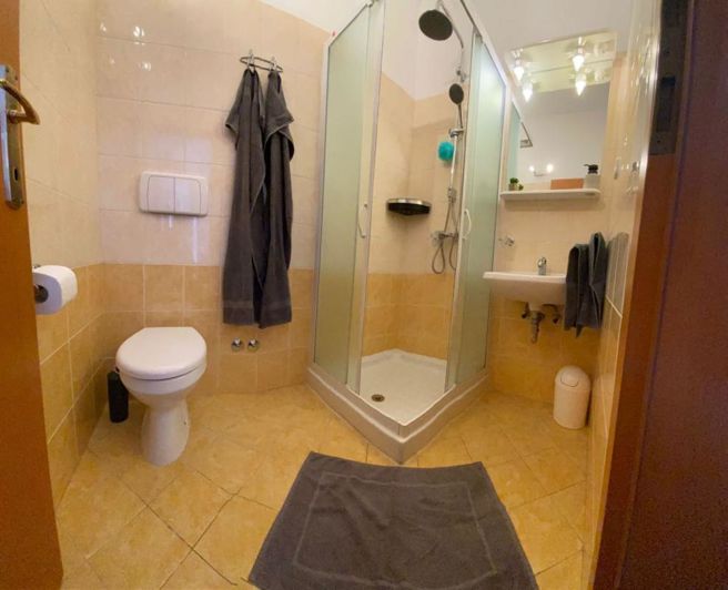 Image No.10-10 Bed Property for sale