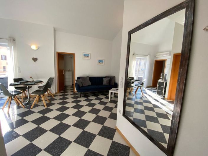 Image No.11-10 Bed Property for sale