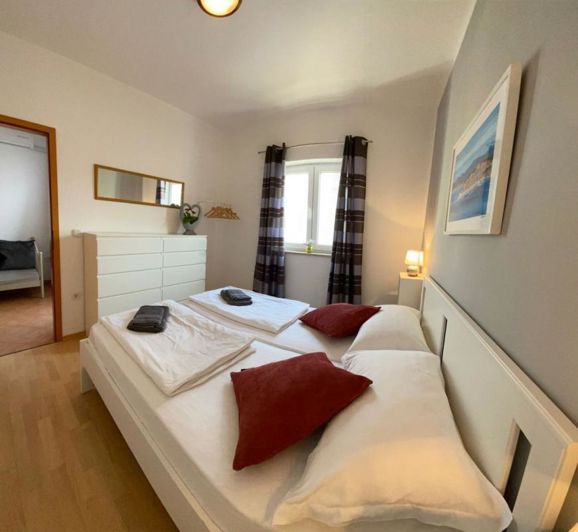 Image No.15-10 Bed Property for sale