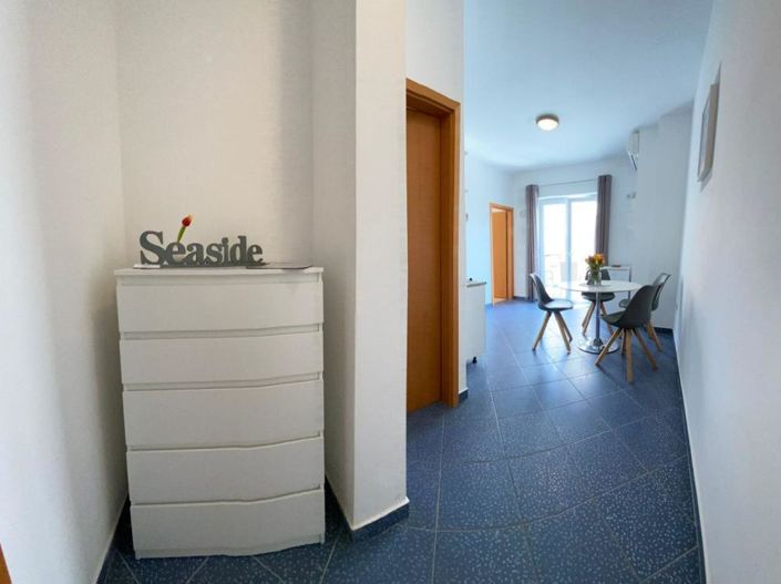 Image No.19-10 Bed Property for sale