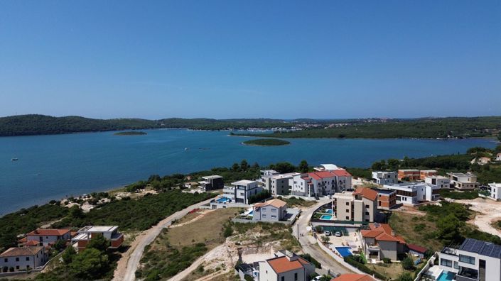 Image No.4-4 Bed Property for sale