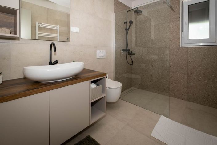 Image No.8-3 Bed Property for sale