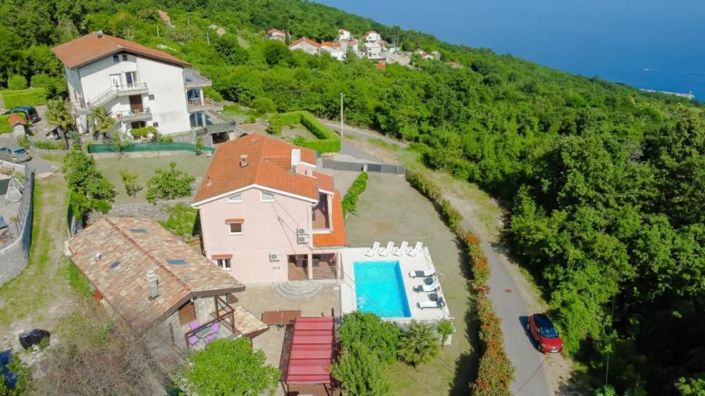 Image No.1-4 Bed Property for sale