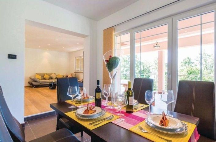 Image No.15-4 Bed Property for sale