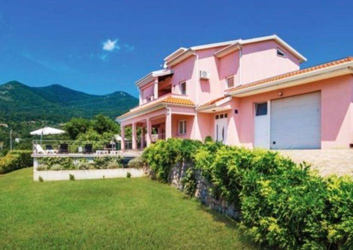 Image No.7-4 Bed Property for sale