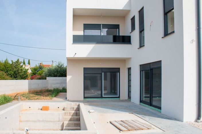 Image No.2-3 Bed Property for sale