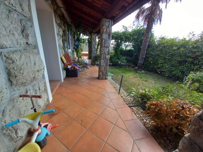 Image No.10-5 Bed Property for sale