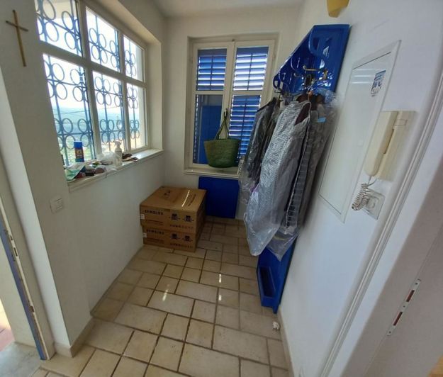 Image No.17-5 Bed Property for sale