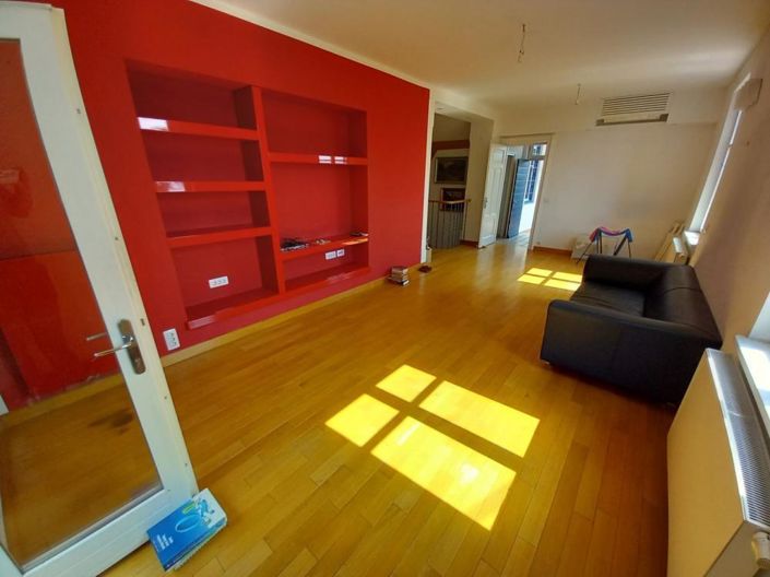 Image No.20-5 Bed Property for sale