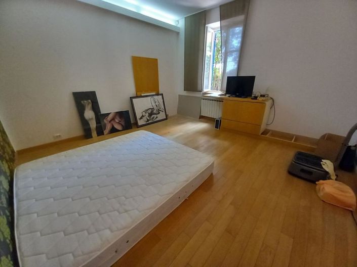 Image No.23-5 Bed Property for sale