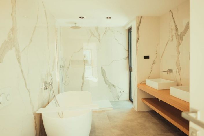 Image No.10-4 Bed Property for sale