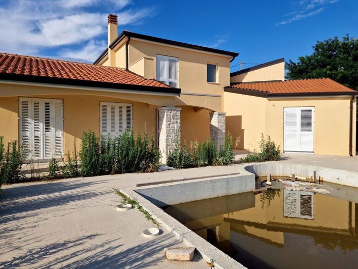 Image No.3-3 Bed Property for sale