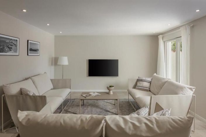 Image No.13-4 Bed Property for sale