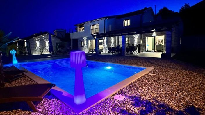 Image No.19-4 Bed Property for sale