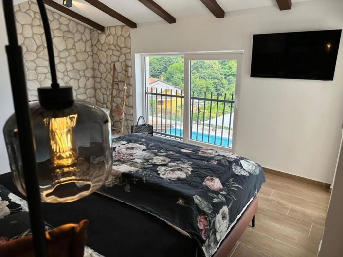 Image No.24-4 Bed Property for sale