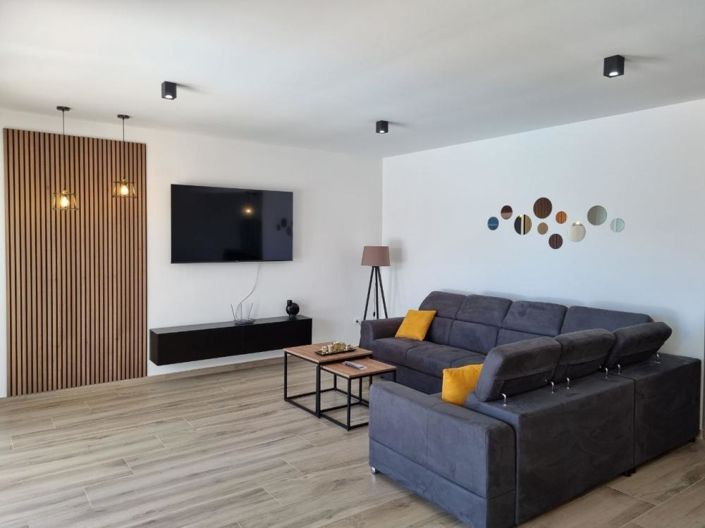 Image No.24-3 Bed Property for sale