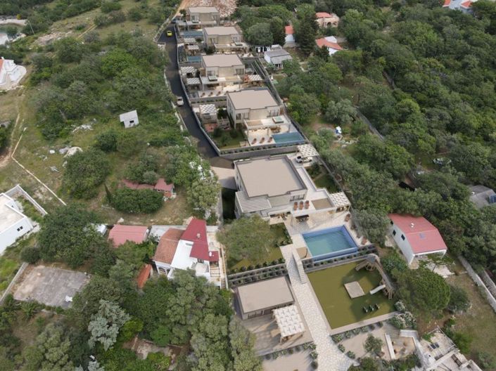 Image No.4-4 Bed Property for sale