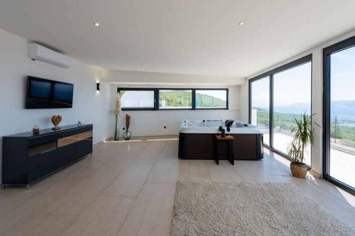 Image No.11-4 Bed Property for sale