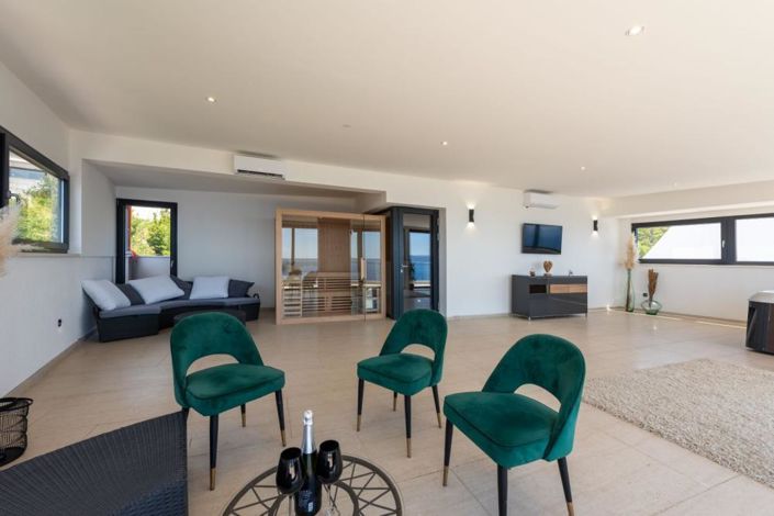 Image No.15-4 Bed Property for sale