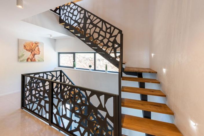 Image No.18-4 Bed Property for sale