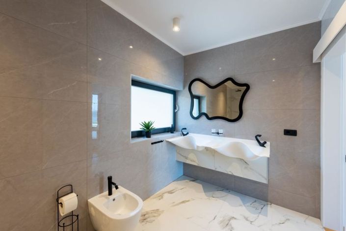 Image No.25-4 Bed Property for sale