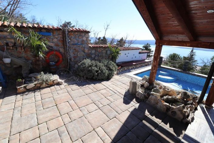 Image No.10-2 Bed Property for sale