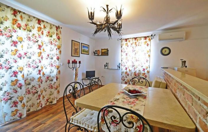 Image No.5-3 Bed Property for sale