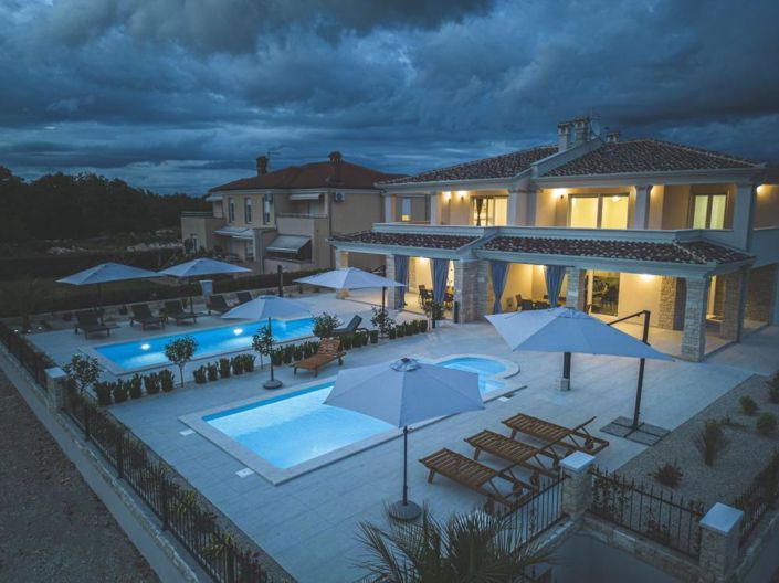 Image No.10-Propriété de 5 chambres à vendre à Umag