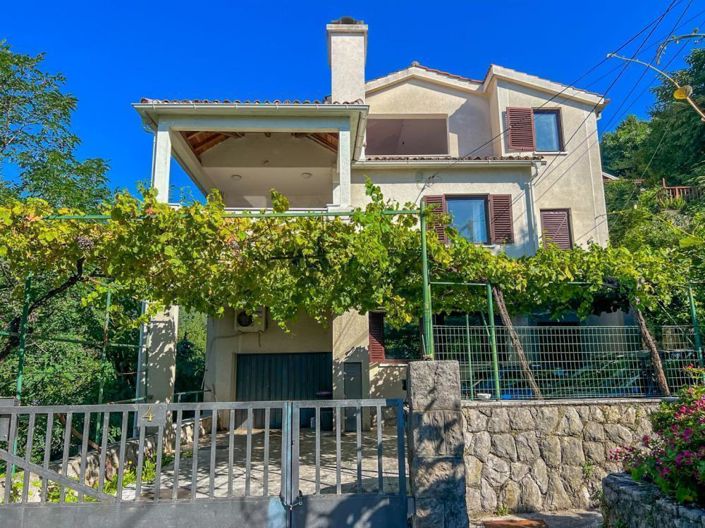 Image No.1-8 Bed Property for sale