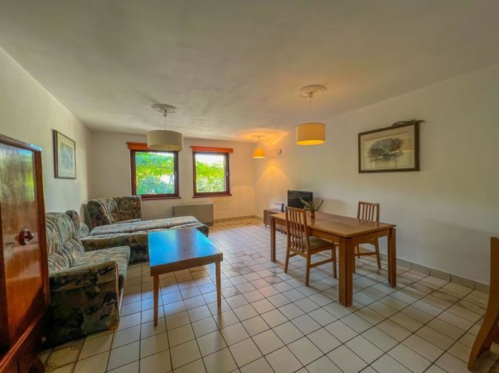 Image No.25-8 Bed Property for sale