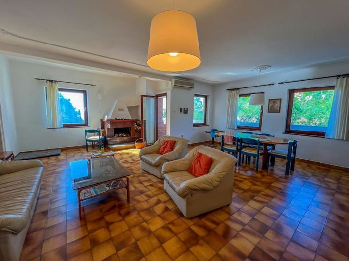 Image No.4-8 Bed Property for sale