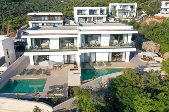 Image No.1-6 Bed Property for sale