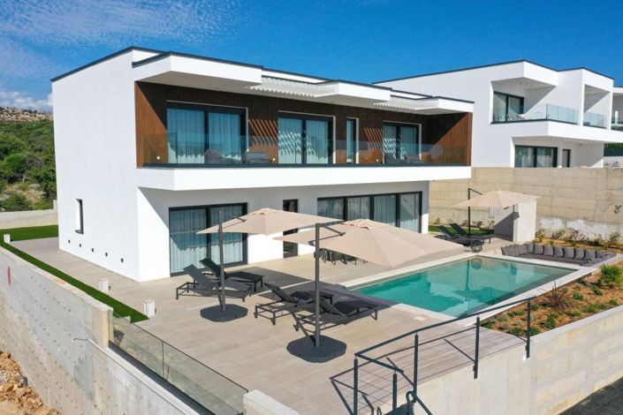 Image No.1-4 Bed Property for sale