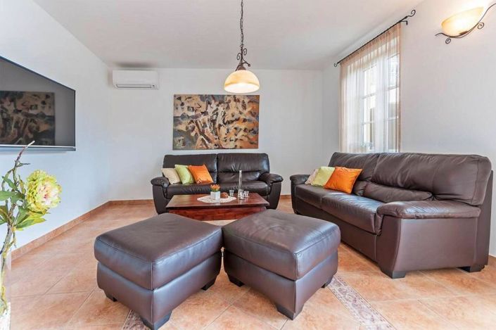 Image No.11-4 Bed Property for sale