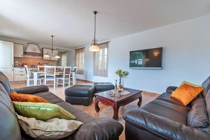 Image No.14-4 Bed Property for sale