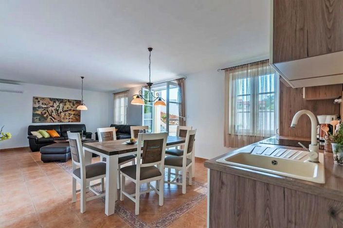 Image No.15-4 Bed Property for sale