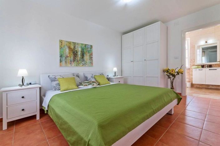 Image No.18-4 Bed Property for sale