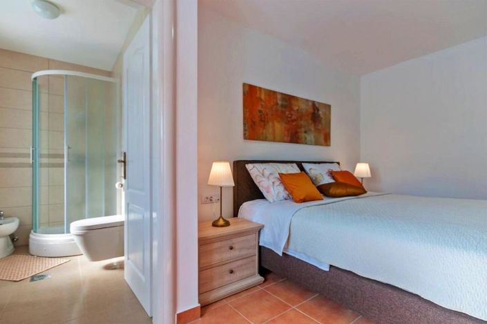 Image No.24-4 Bed Property for sale