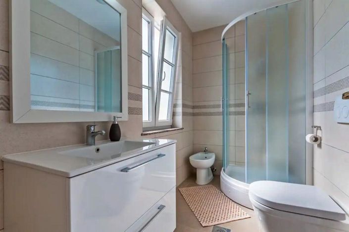 Image No.25-4 Bed Property for sale